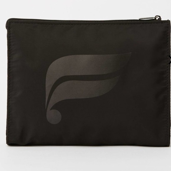 Fabletics The Cosmetic Bag NWT - Picture 2 of 4